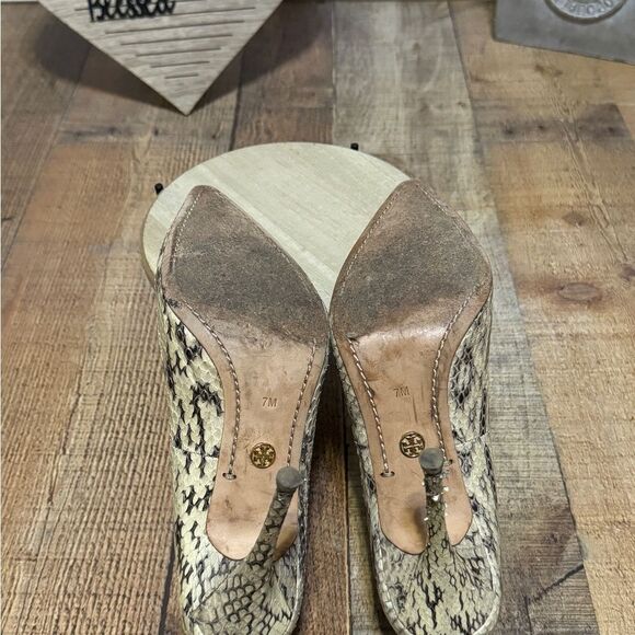 Tory Burch snakeskin pumps heels pointed toe - Picture 8 of 9